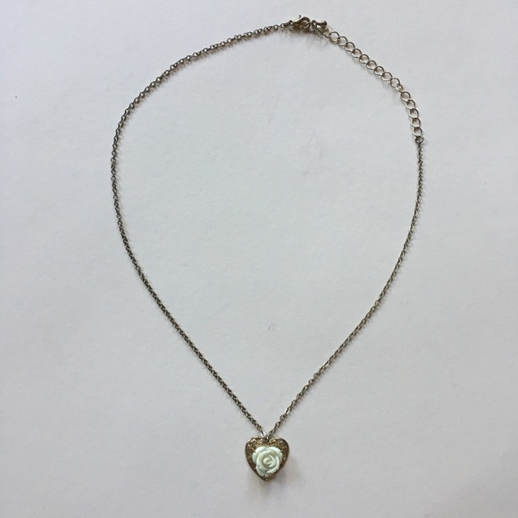 UO Mint Hearts & Flowers Necklace - Picture 2 of 5